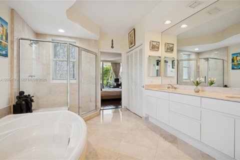 Condo in Key Biscayne, Florida, 2 bedrooms  № 2068615 - photo 10