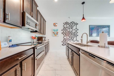Townhouse in STOREY LAKE in Kissimmee, Florida 4 bedrooms, 177.81 sq.m. № 1334197 - photo 8
