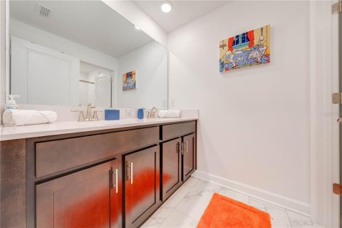 Townhouse in STOREY LAKE in Kissimmee, Florida 4 bedrooms, 177.81 sq.m. № 1334197 - photo 23