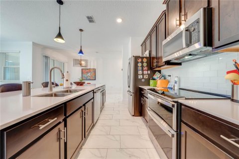 Townhouse in STOREY LAKE in Kissimmee, Florida 4 bedrooms, 177.81 sq.m. № 1334197 - photo 6