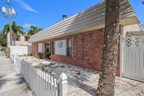 Commercial property in Gulfport, Florida 479 sq.m. № 626578 - photo 5