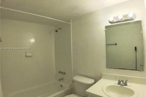 Снять в аренду квартиру в Норт-Майами, Флорида 1 спальня, 62.52м2, № 1955072 - фото 8