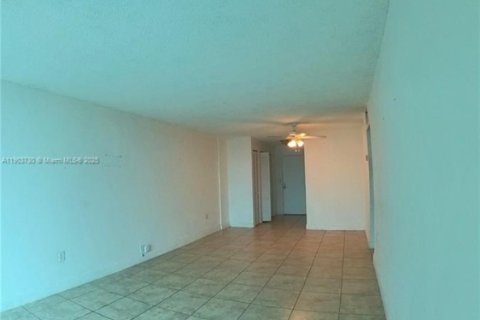 Снять в аренду квартиру в Норт-Майами, Флорида 1 спальня, 62.52м2, № 1955072 - фото 4