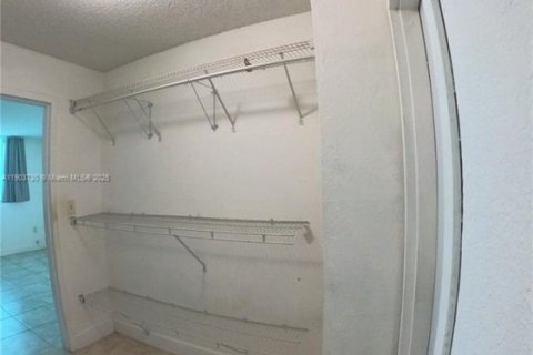 Снять в аренду квартиру в Норт-Майами, Флорида 1 спальня, 62.52м2, № 1955072 - фото 7