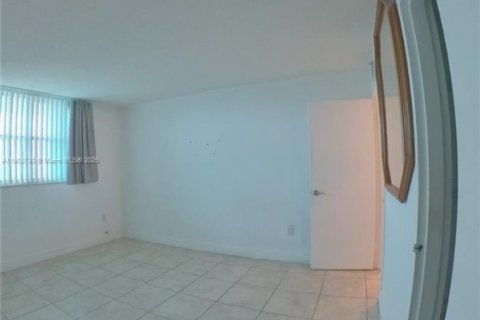 Снять в аренду квартиру в Норт-Майами, Флорида 1 спальня, 62.52м2, № 1955072 - фото 6