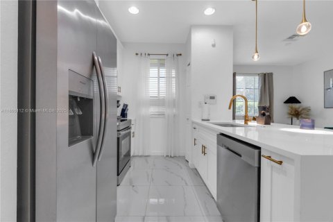 Townhouse in North Lauderdale, Florida 2 bedrooms, 107.86 sq.m. № 1753062 - photo 3