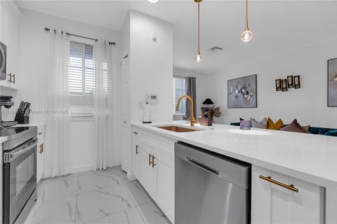 Townhouse in North Lauderdale, Florida 2 bedrooms, 107.86 sq.m. № 1753062 - photo 10