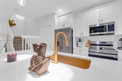 Townhouse in North Lauderdale, Florida 2 bedrooms, 107.86 sq.m. № 1753062 - photo 14