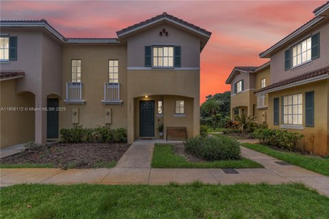 Townhouse in North Lauderdale, Florida 2 bedrooms, 107.86 sq.m. № 1753062 - photo 5