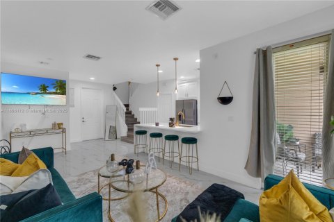 Townhouse in North Lauderdale, Florida 2 bedrooms, 107.86 sq.m. № 1753062 - photo 11