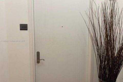 Condominio en venta en Sunny Isles Beach, Florida, 2 dormitorios, 179.77 m2 № 2016324 - foto 17