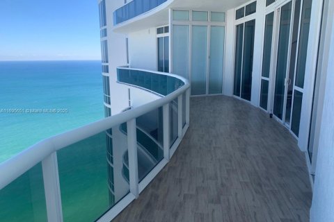 Condominio en venta en Sunny Isles Beach, Florida, 2 dormitorios, 179.77 m2 № 2016324 - foto 2