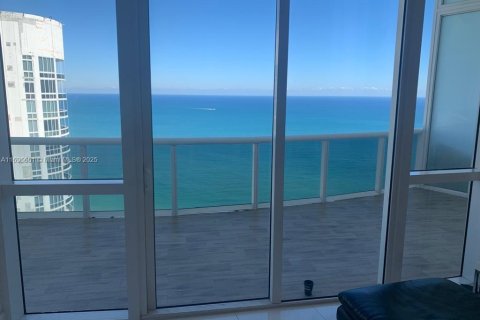 Condominio en venta en Sunny Isles Beach, Florida, 2 dormitorios, 179.77 m2 № 2016324 - foto 3