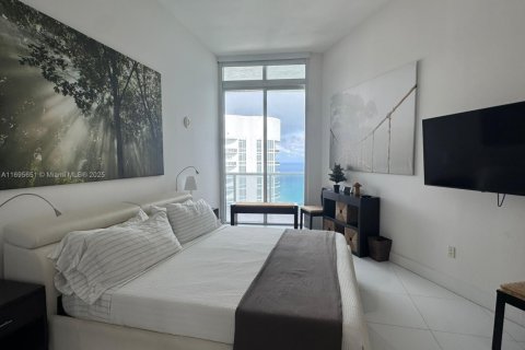 Condominio en venta en Sunny Isles Beach, Florida, 2 dormitorios, 179.77 m2 № 2016324 - foto 9
