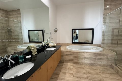 Condominio en venta en Sunny Isles Beach, Florida, 2 dormitorios, 179.77 m2 № 2016324 - foto 10