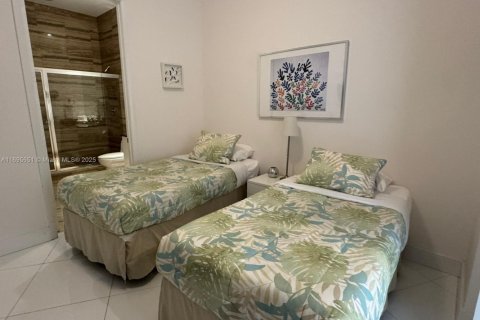 Condominio en venta en Sunny Isles Beach, Florida, 2 dormitorios, 179.77 m2 № 2016324 - foto 12