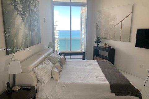 Condominio en venta en Sunny Isles Beach, Florida, 2 dormitorios, 179.77 m2 № 2016324 - foto 19