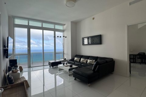 Condominio en venta en Sunny Isles Beach, Florida, 2 dormitorios, 179.77 m2 № 2016324 - foto 4
