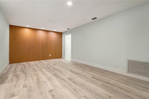 House in Winter Park, Florida 4 bedrooms, 190.45 sq.m. № 2398489 - photo 7