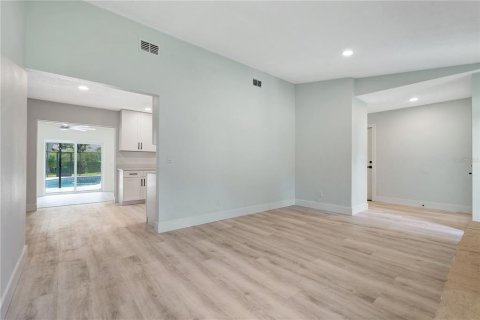 House in Winter Park, Florida 4 bedrooms, 190.45 sq.m. № 2398489 - photo 12