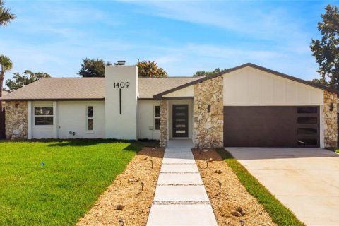 House in Winter Park, Florida 4 bedrooms, 190.45 sq.m. № 2398489