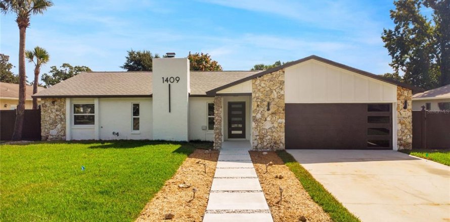House in Winter Park, Florida 4 bedrooms, 190.45 sq.m. № 2398489