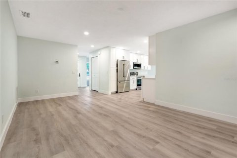 House in Winter Park, Florida 4 bedrooms, 190.45 sq.m. № 2398489 - photo 11