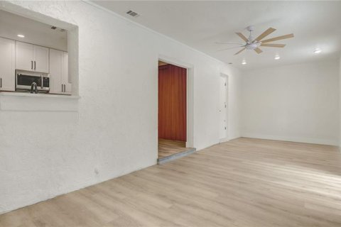 House in Winter Park, Florida 4 bedrooms, 190.45 sq.m. № 2398489 - photo 28