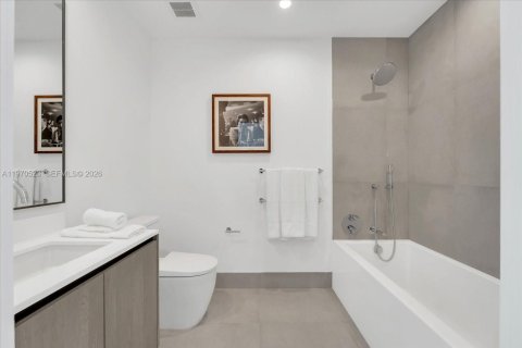 Condo in Bay Harbor Islands, Florida, 4 bedrooms  № 2031280 - photo 29