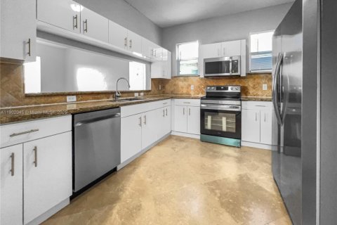 Casa en alquiler en Homestead, Florida, 4 dormitorios, 208.38 m2 № 1954333 - foto 4