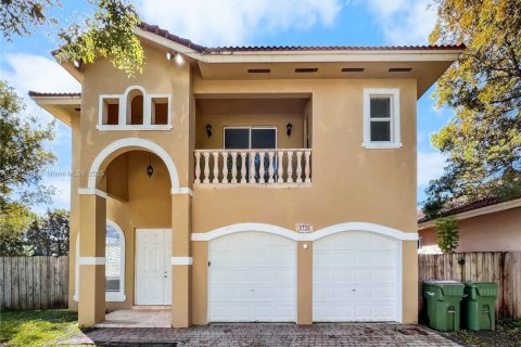 Casa en alquiler en Homestead, Florida, 4 dormitorios, 208.38 m2 № 1954333 - foto 1