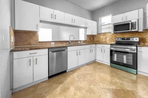 Casa en alquiler en Homestead, Florida, 4 dormitorios, 208.38 m2 № 1954333 - foto 5