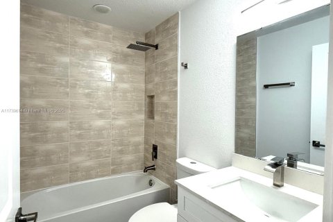 House in Kissimmee, Florida 4 bedrooms, 215.53 sq.m. № 1878384 - photo 30