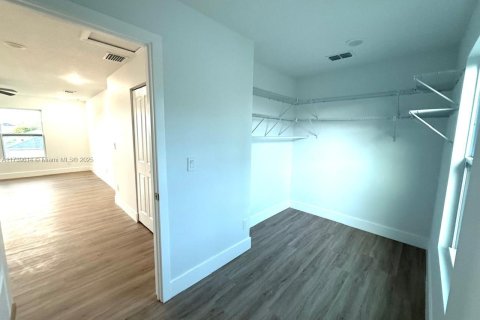 House in Kissimmee, Florida 4 bedrooms, 215.53 sq.m. № 1878384 - photo 18