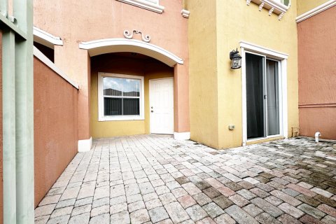 Copropriété à louer à Pembroke Pines, Floride: 3 chambres, 129.23 m2 № 2249162 - photo 11