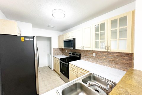 Copropriété à louer à Pembroke Pines, Floride: 3 chambres, 129.23 m2 № 2249162 - photo 3
