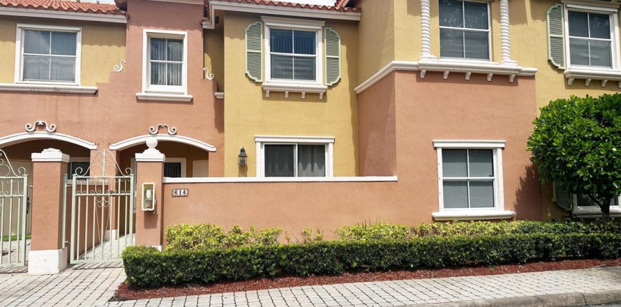 Condo à Pembroke Pines, Floride, 3 chambres  № 2249162