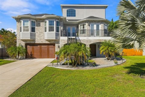 Villa ou maison à Saint Petersburg, Floride 4 chambres, 291.9 m2 № 2423975