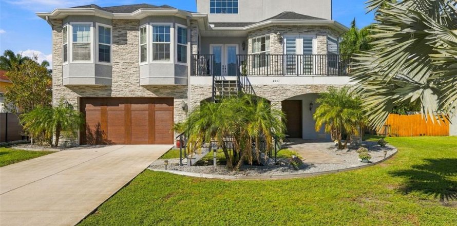 Villa ou maison à Saint Petersburg, Floride 4 chambres, 291.9 m2 № 2423975