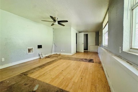 House in Clermont, Florida 3 bedrooms, 125.79 sq.m. № 1566838 - photo 16
