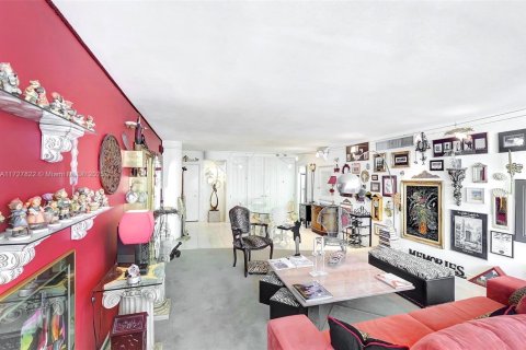 Condo in Miami Beach, Florida, 2 bedrooms  № 1762335 - photo 18