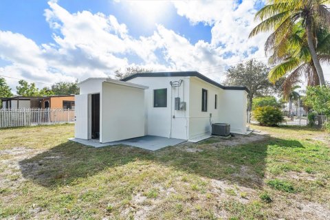 Villa ou maison à vendre à West Park, Floride: 2 chambres, 53.14 m2 № 2048622 - photo 23