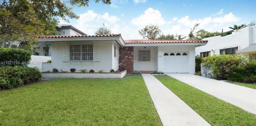 Casa en Coral Gables, Florida 3 dormitorios, 146.32 m2 № 1976577