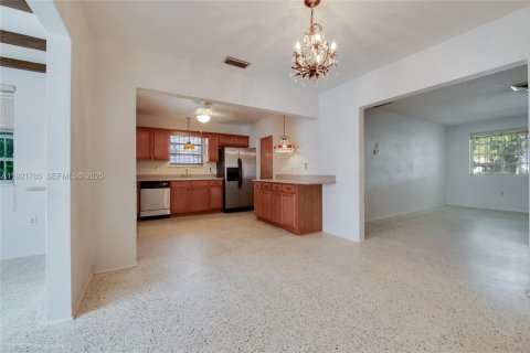 Casa en venta en Coral Gables, Florida, 3 dormitorios, 146.32 m2 № 1976577 - foto 7
