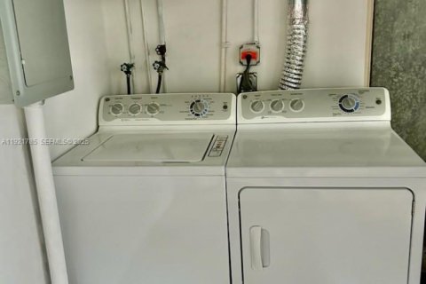 Casa en venta en Coral Gables, Florida, 3 dormitorios, 146.32 m2 № 1976577 - foto 30