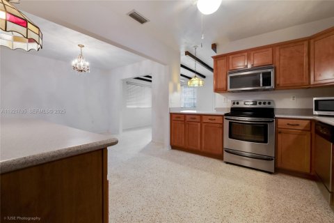 Casa en venta en Coral Gables, Florida, 3 dormitorios, 146.32 m2 № 1976577 - foto 12