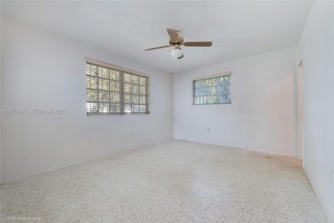 Casa en venta en Coral Gables, Florida, 3 dormitorios, 146.32 m2 № 1976577 - foto 24