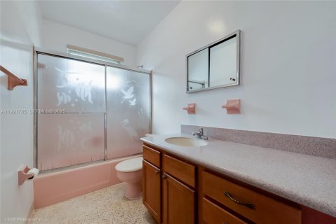 Casa en venta en Coral Gables, Florida, 3 dormitorios, 146.32 m2 № 1976577 - foto 21