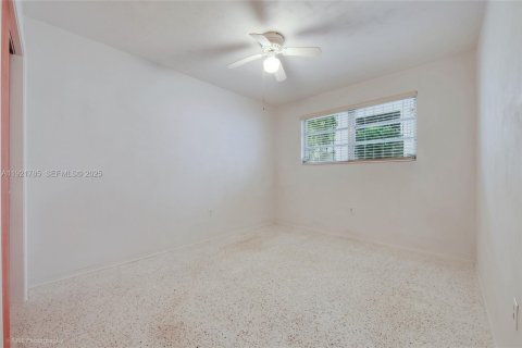 Casa en venta en Coral Gables, Florida, 3 dormitorios, 146.32 m2 № 1976577 - foto 19