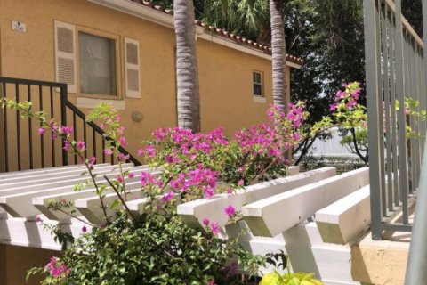 Condo in Lake Park, Florida, 1 bedroom  № 2186602 - photo 9
